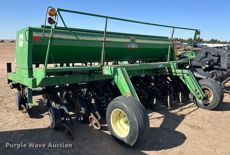 image for item EQ4548 John Deere 750 grain drill