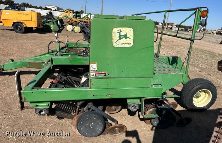 image for item EQ4548 John Deere 750 grain drill