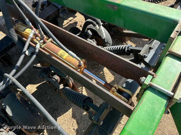 image for item EQ4548 John Deere 750 grain drill