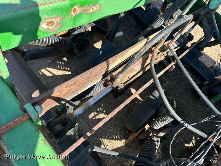 image for item EQ4548 John Deere 750 grain drill