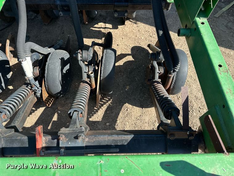 image for item EQ4548 John Deere 750 grain drill