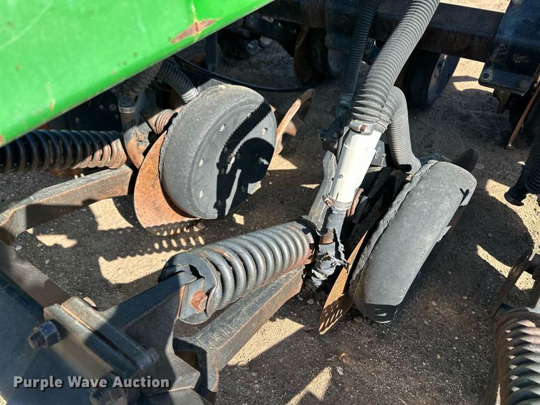 image for item EQ4548 John Deere 750 grain drill