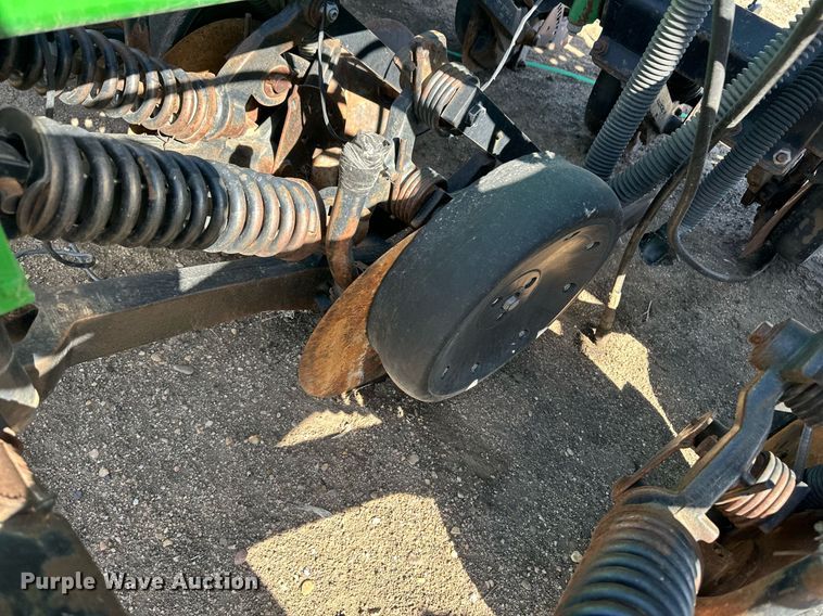 image for item EQ4548 John Deere 750 grain drill