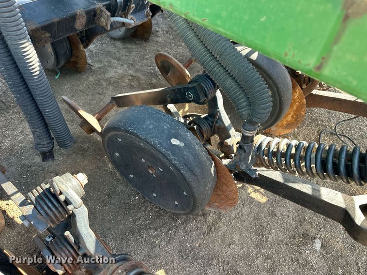 image for item EQ4548 John Deere 750 grain drill