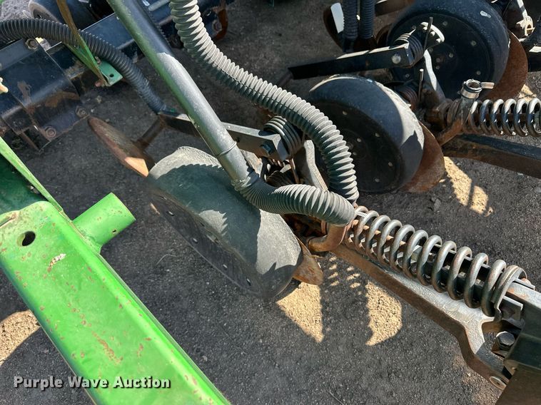 image for item EQ4548 John Deere 750 grain drill