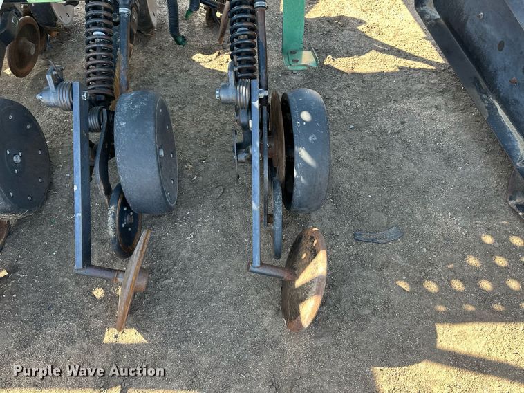 image for item EQ4548 John Deere 750 grain drill