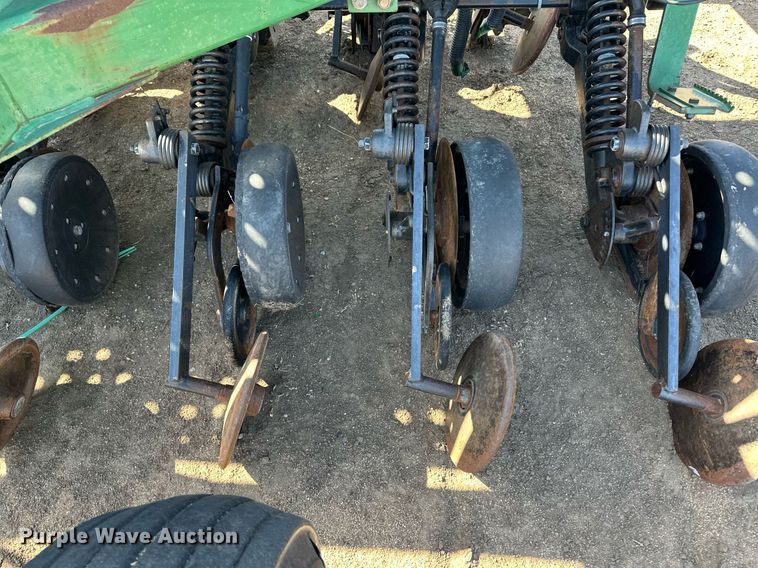 image for item EQ4548 John Deere 750 grain drill