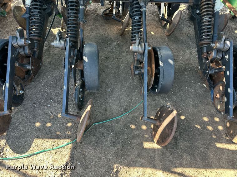 image for item EQ4548 John Deere 750 grain drill