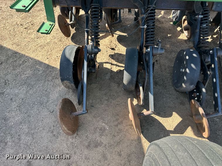 image for item EQ4548 John Deere 750 grain drill