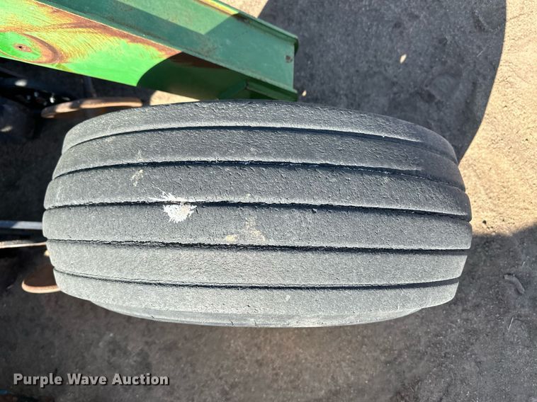 image for item EQ4548 John Deere 750 grain drill