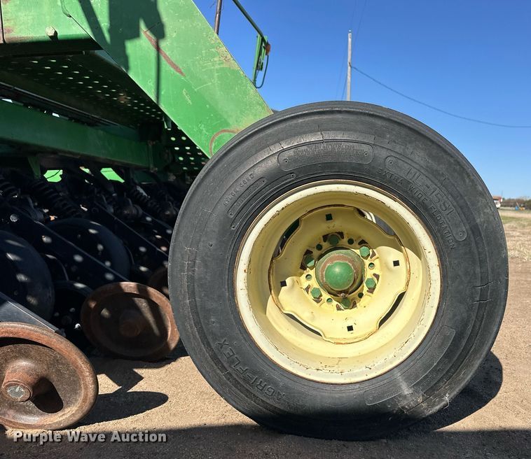 image for item EQ4548 John Deere 750 grain drill