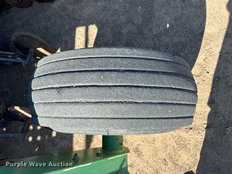 image for item EQ4548 John Deere 750 grain drill