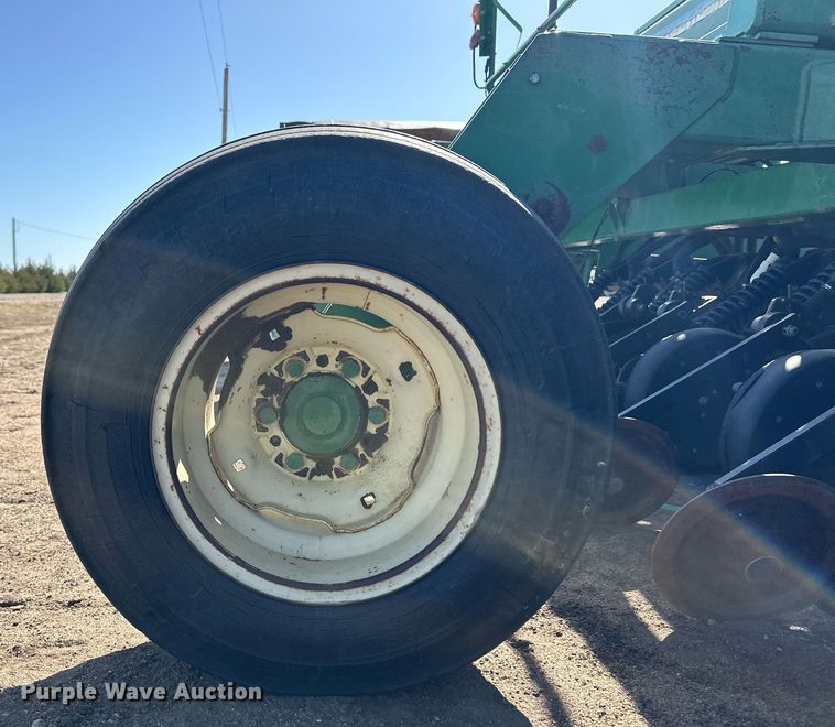 image for item EQ4548 John Deere 750 grain drill