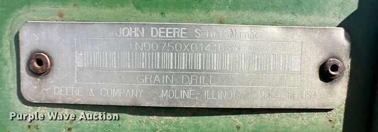 image for item EQ4548 John Deere 750 grain drill