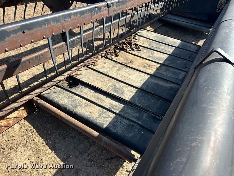 image for item EQ4549 Macdon 960 swather / windrower head