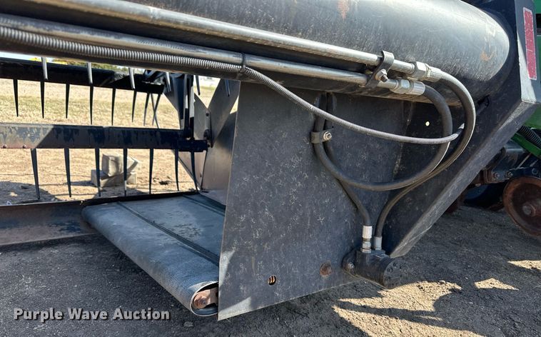 image for item EQ4549 Macdon 960 swather / windrower head