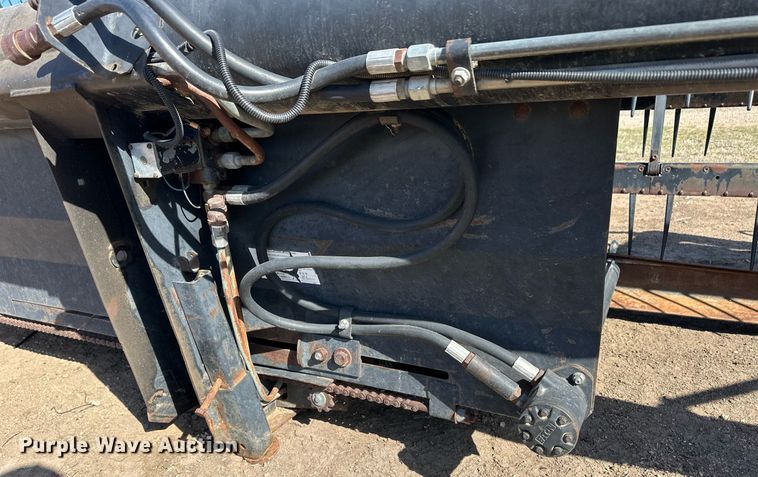image for item EQ4549 Macdon 960 swather / windrower head