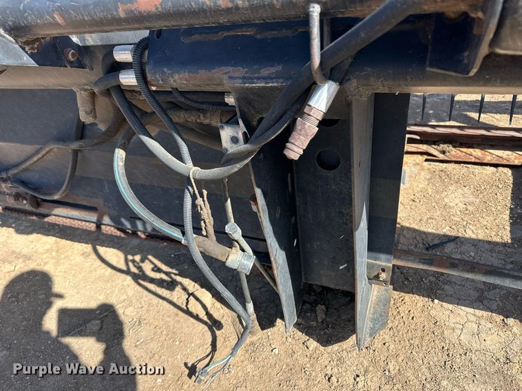 image for item EQ4549 Macdon 960 swather / windrower head
