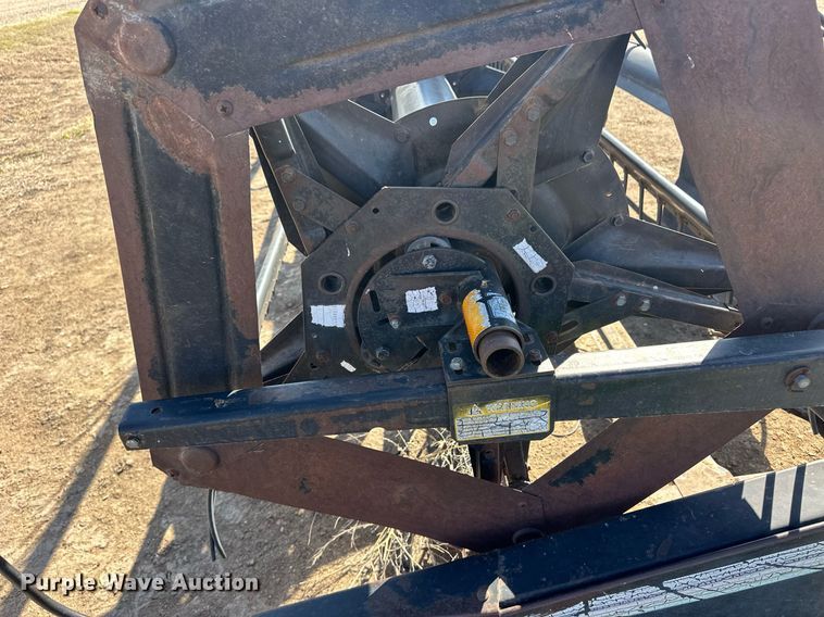 image for item EQ4549 Macdon 960 swather / windrower head