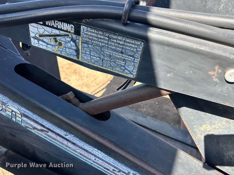 image for item EQ4549 Macdon 960 swather / windrower head