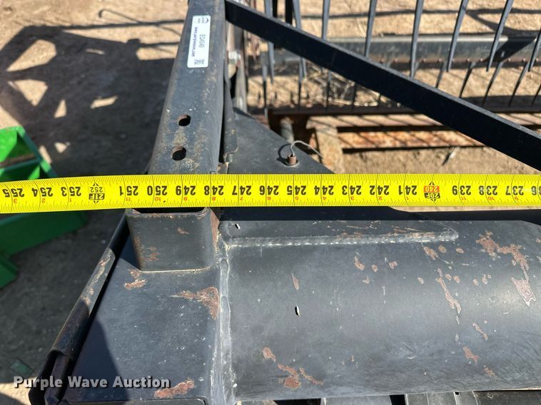 image for item EQ4549 Macdon 960 swather / windrower head
