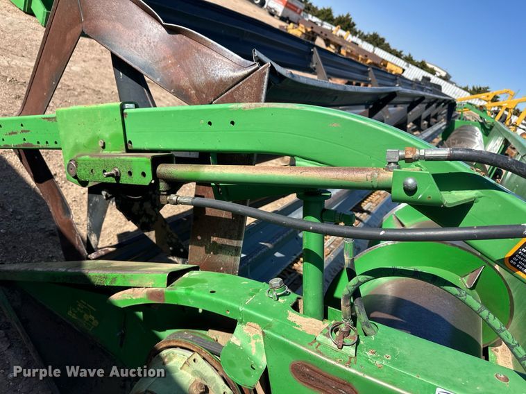 image for item EQ4552 1995 John Deere 930 rigid head