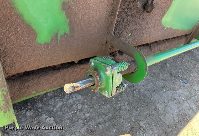 image for item EQ4552 1995 John Deere 930 rigid head