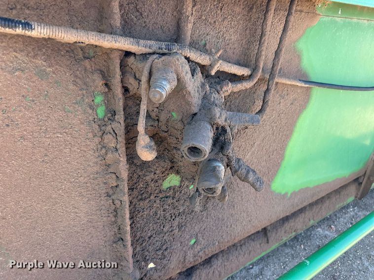 image for item EQ4552 1995 John Deere 930 rigid head