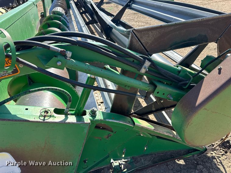 image for item EQ4552 1995 John Deere 930 rigid head