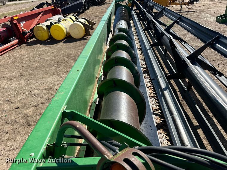 image for item EQ4552 1995 John Deere 930 rigid head