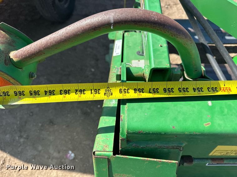 image for item EQ4552 1995 John Deere 930 rigid head