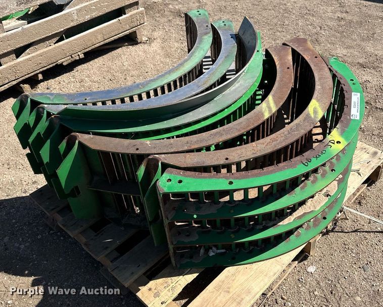 image for item EQ4561 (6) John Deere Series 60 combine concaves
