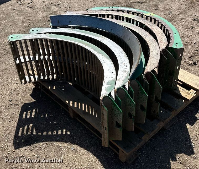 image for item EQ4561 (6) John Deere Series 60 combine concaves