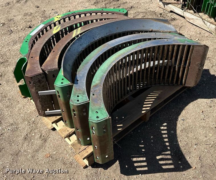 image for item EQ4561 (6) John Deere Series 60 combine concaves