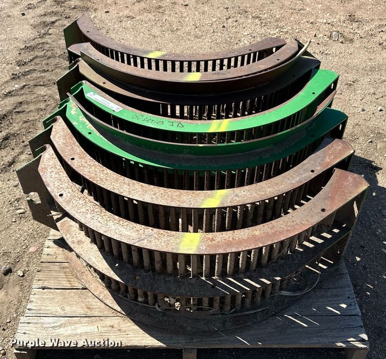 image for item EQ4562 (7) John Deere Series 60 combine concaves