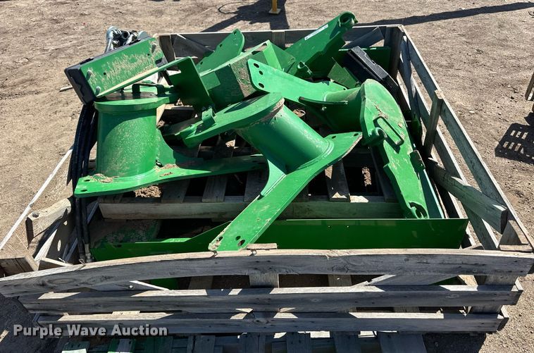 image for item EQ4563 John Deere loader brackets