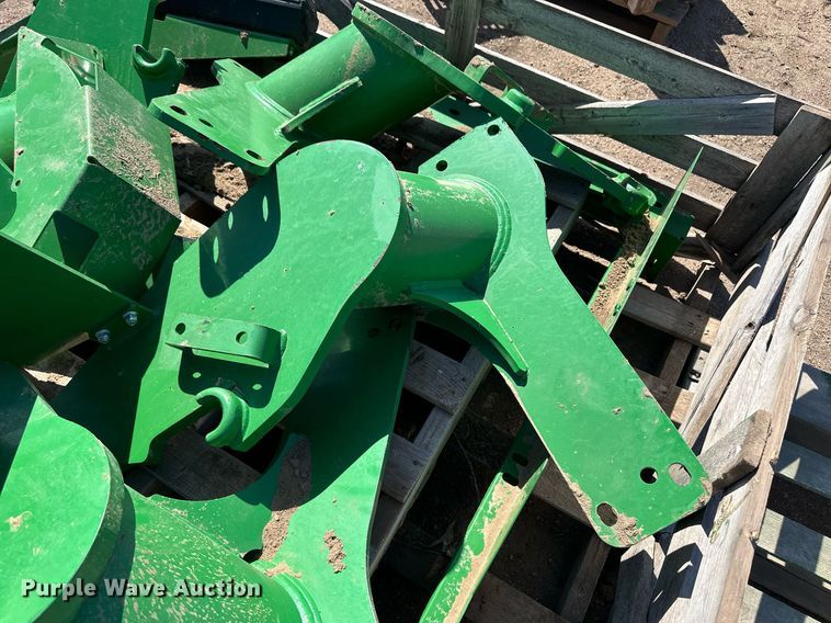 image for item EQ4563 John Deere loader brackets