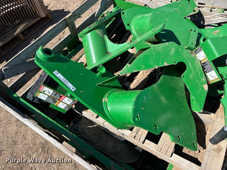 image for item EQ4563 John Deere loader brackets