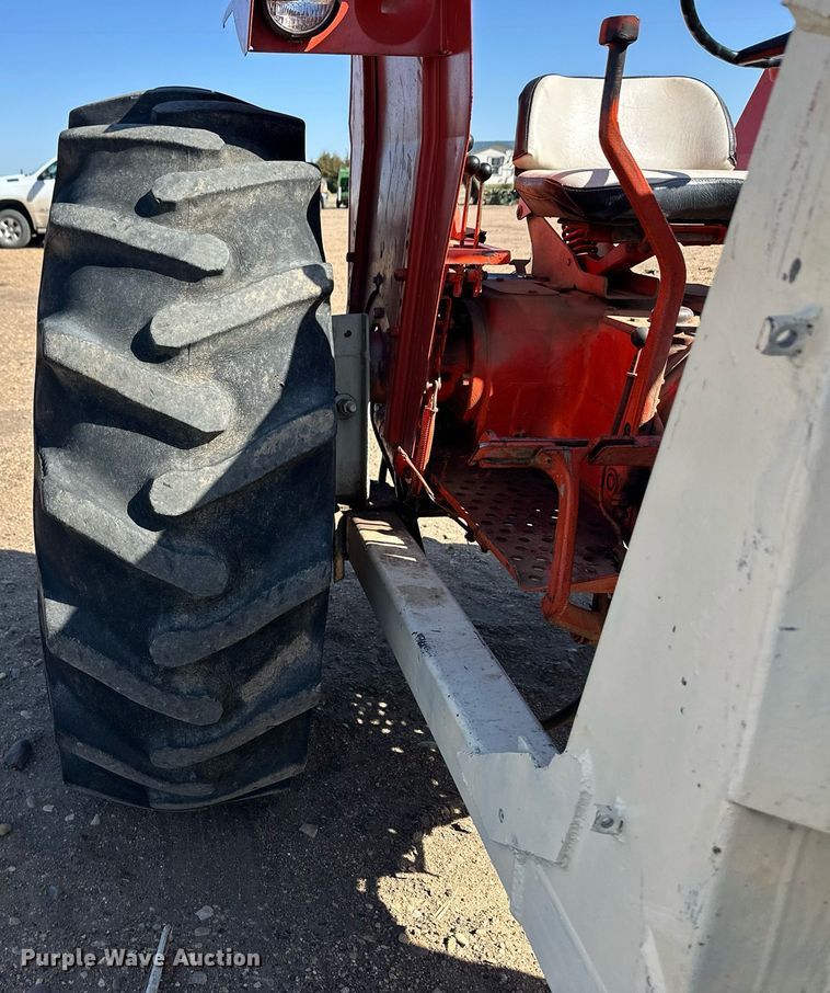 image for item EQ4568 Allis-Chalmers 175 tractor