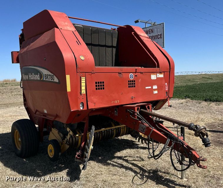image for item EQ4572 New Holland BR780 round baler