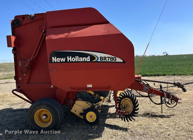 image for item EQ4572 New Holland BR780 round baler