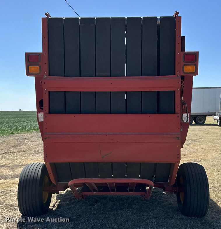 image for item EQ4572 New Holland BR780 round baler