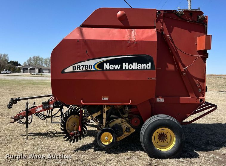 image for item EQ4572 New Holland BR780 round baler