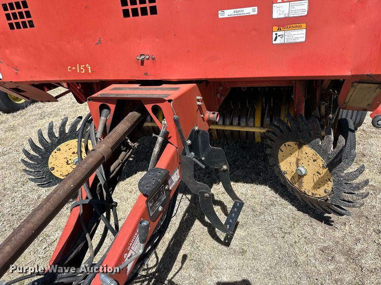 image for item EQ4572 New Holland BR780 round baler