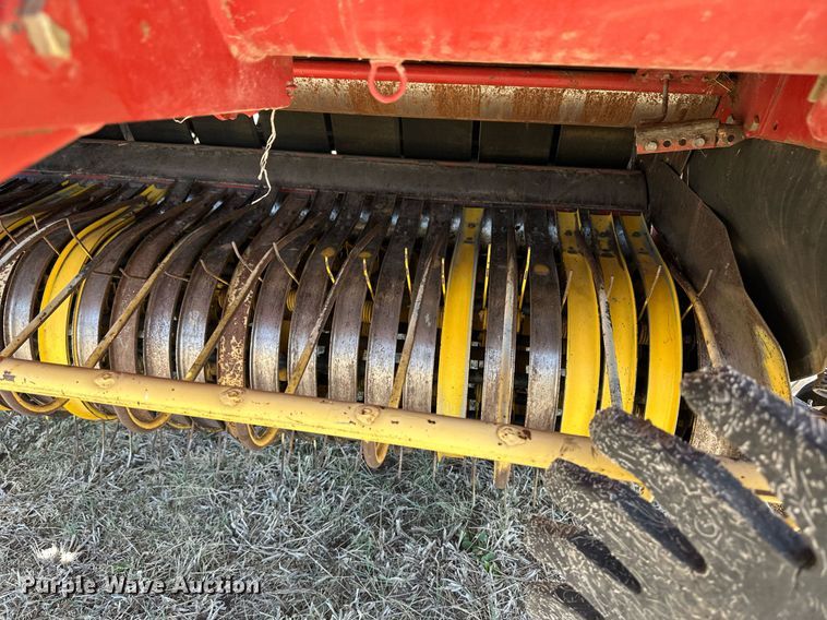 image for item EQ4572 New Holland BR780 round baler