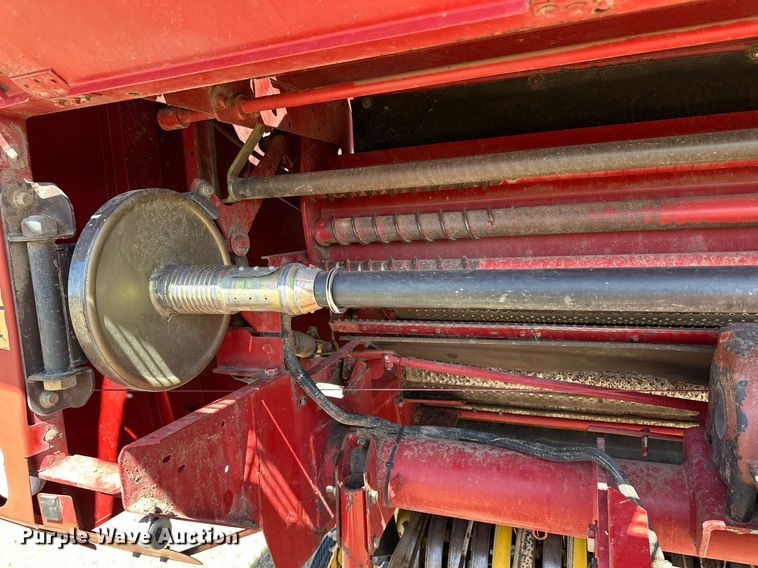 image for item EQ4572 New Holland BR780 round baler