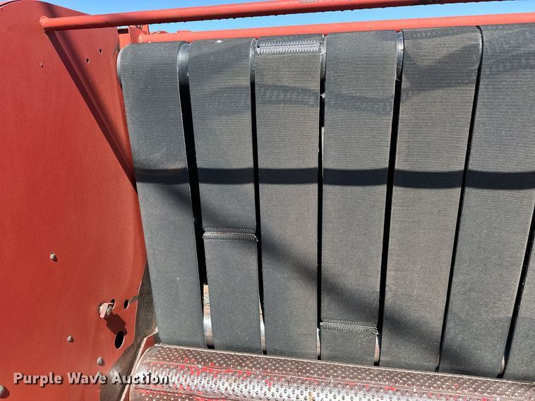 image for item EQ4572 New Holland BR780 round baler