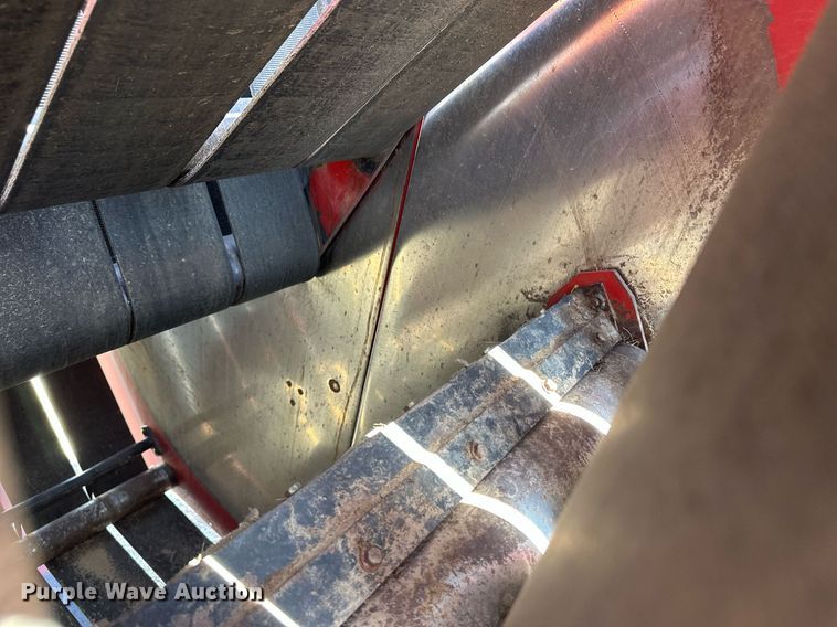 image for item EQ4572 New Holland BR780 round baler