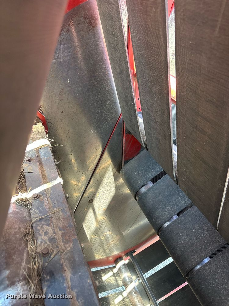 image for item EQ4572 New Holland BR780 round baler