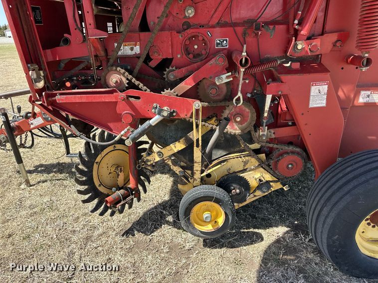 image for item EQ4572 New Holland BR780 round baler